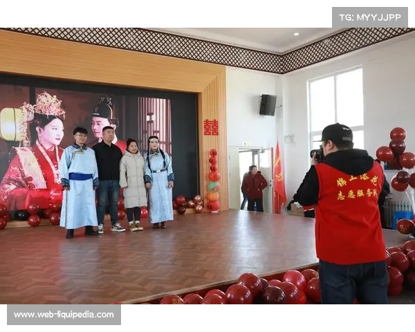 草原“村排”训练间隙开展“围炉茶话”，用排球术语讲解移风易俗