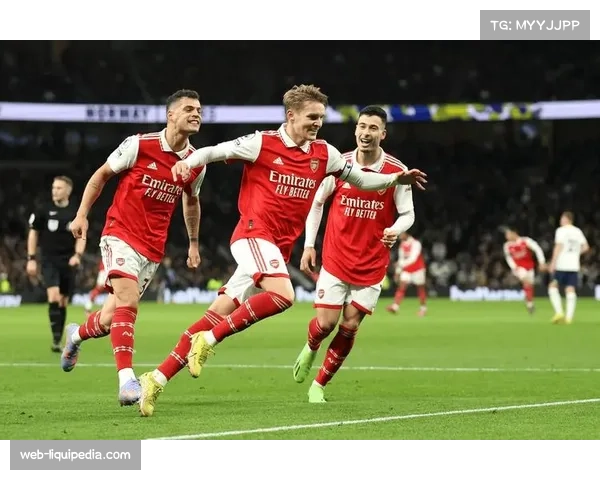 复盘阿森纳出局：高位逼抢下的边路空当如何被拜仁屡次利用